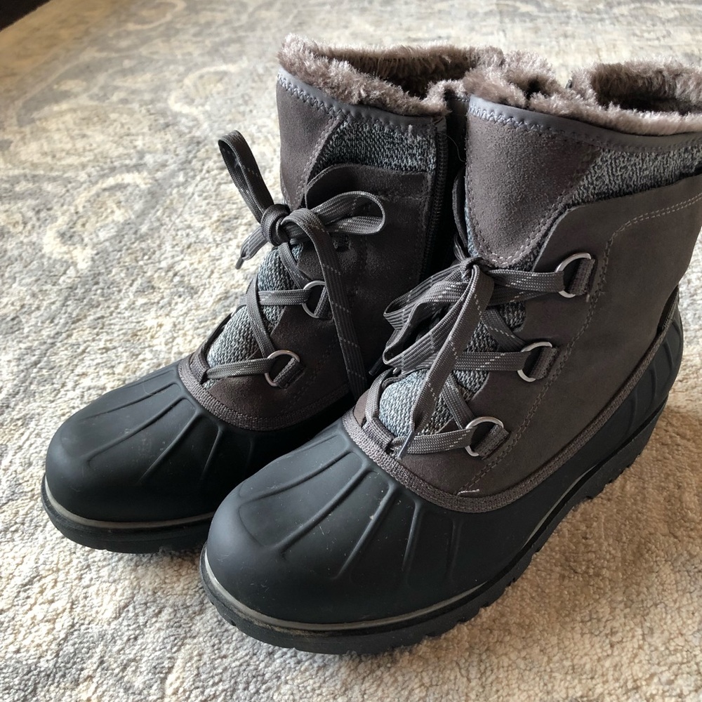 Bare Traps thermal boots